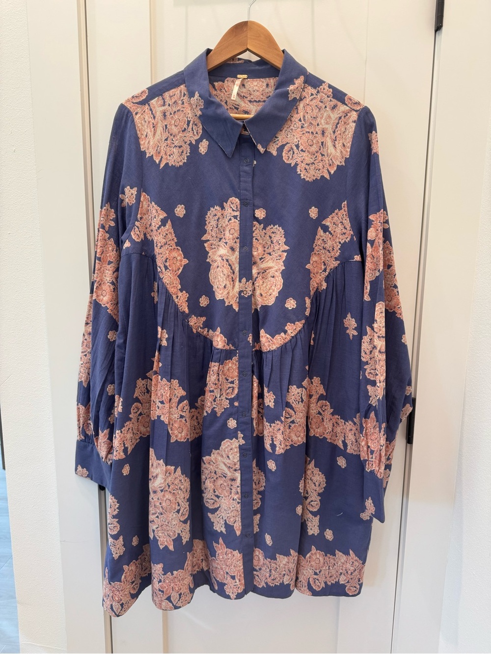 Free People Navy and Peach Floral Button-Up Top XL